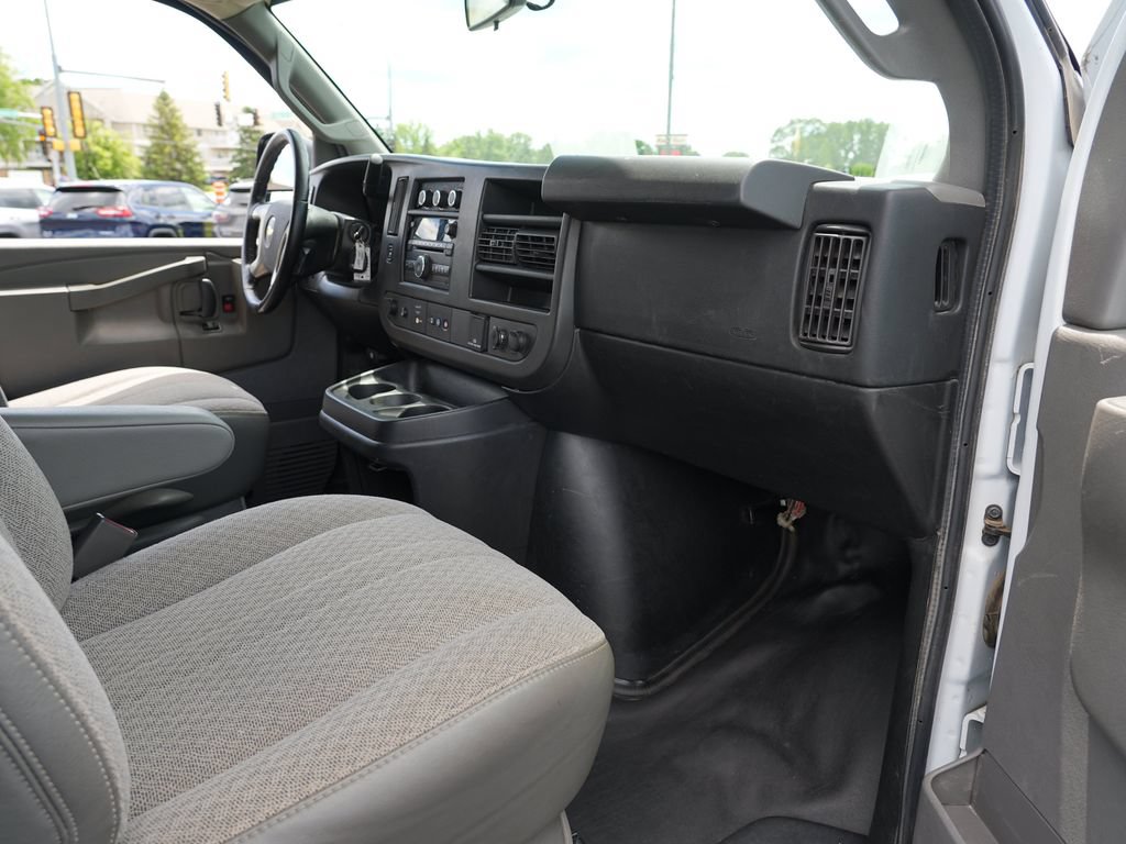Used 2017 Chevrolet Express 2500 RWD image 24