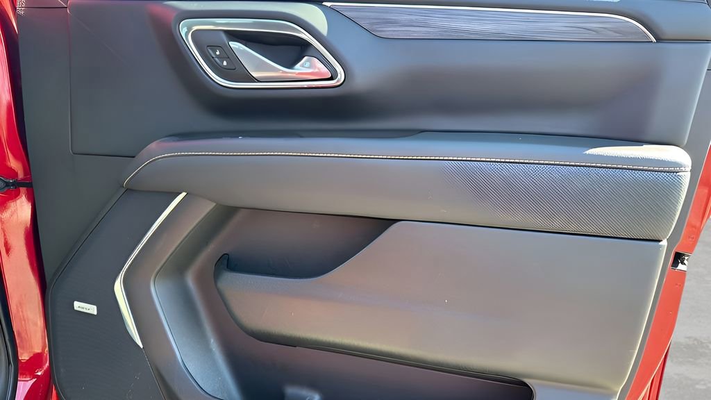 Used 2024 GMC Yukon SLT image 30