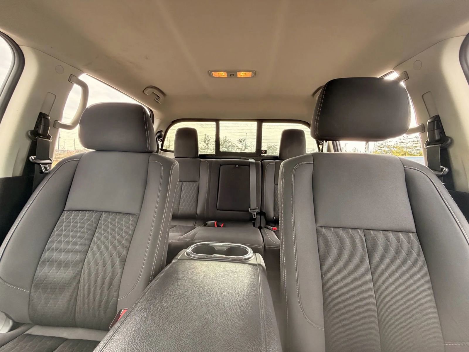 Used 2019 Nissan Titan SV w/ SV Convenience Package image 32