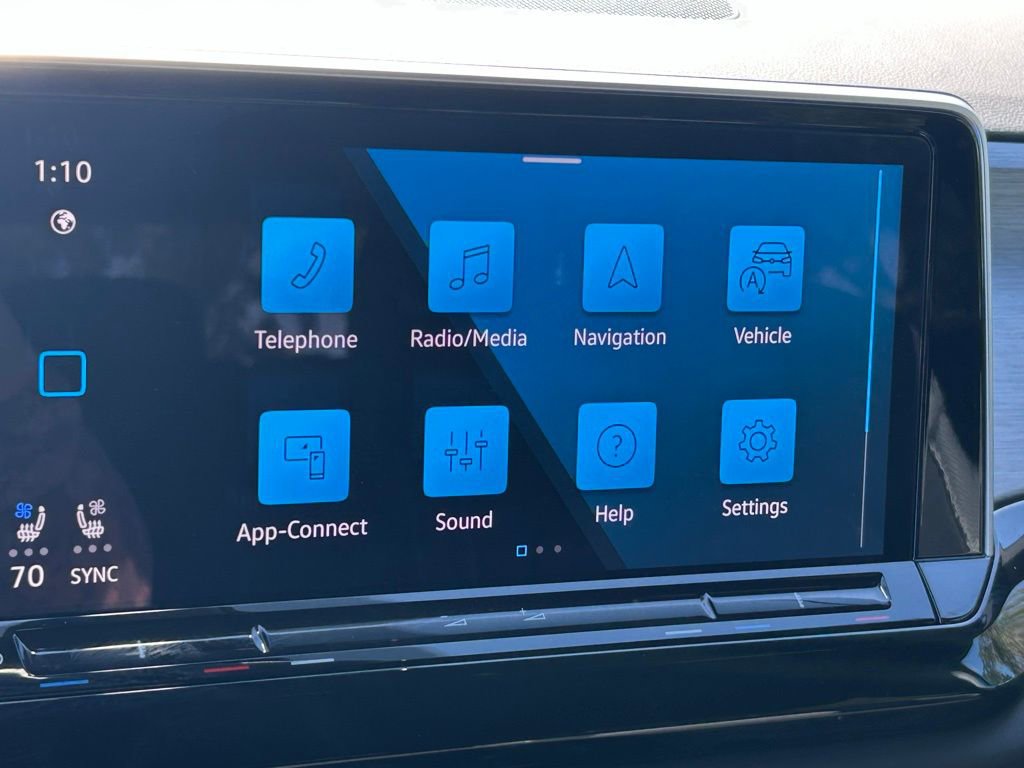 Used 2025 Volkswagen Atlas Cross Sport SE w/ Panoramic Sunroof Package image 15