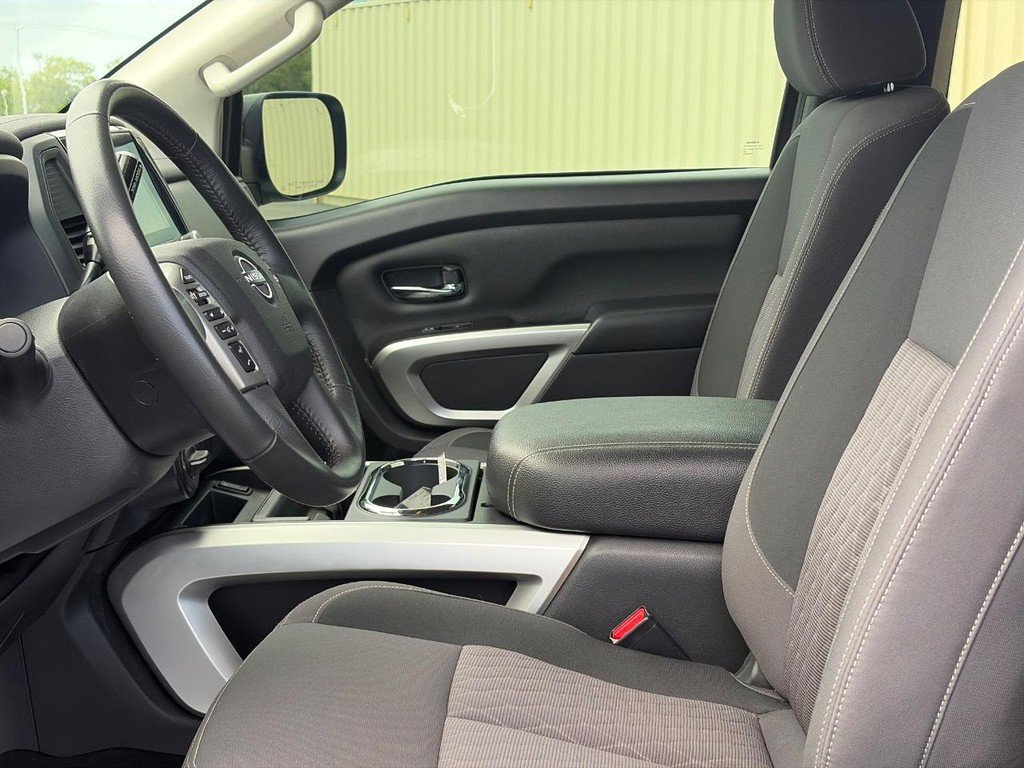 Used 2024 Nissan Titan SV AWD/4WD image 18