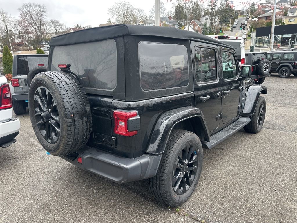 Used 2023 Jeep Wrangler Unlimited Sahara w/ Cold Weather Group AWD/4WD image 7