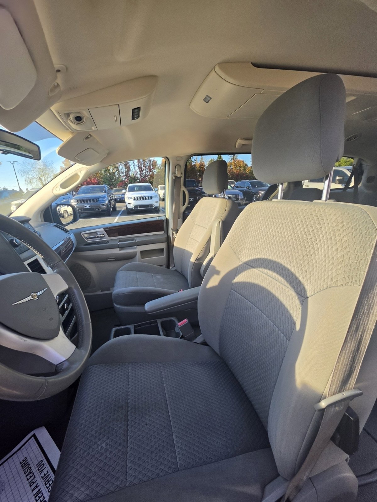 Used 2010 Chrysler Town & Country Touring FWD image 12