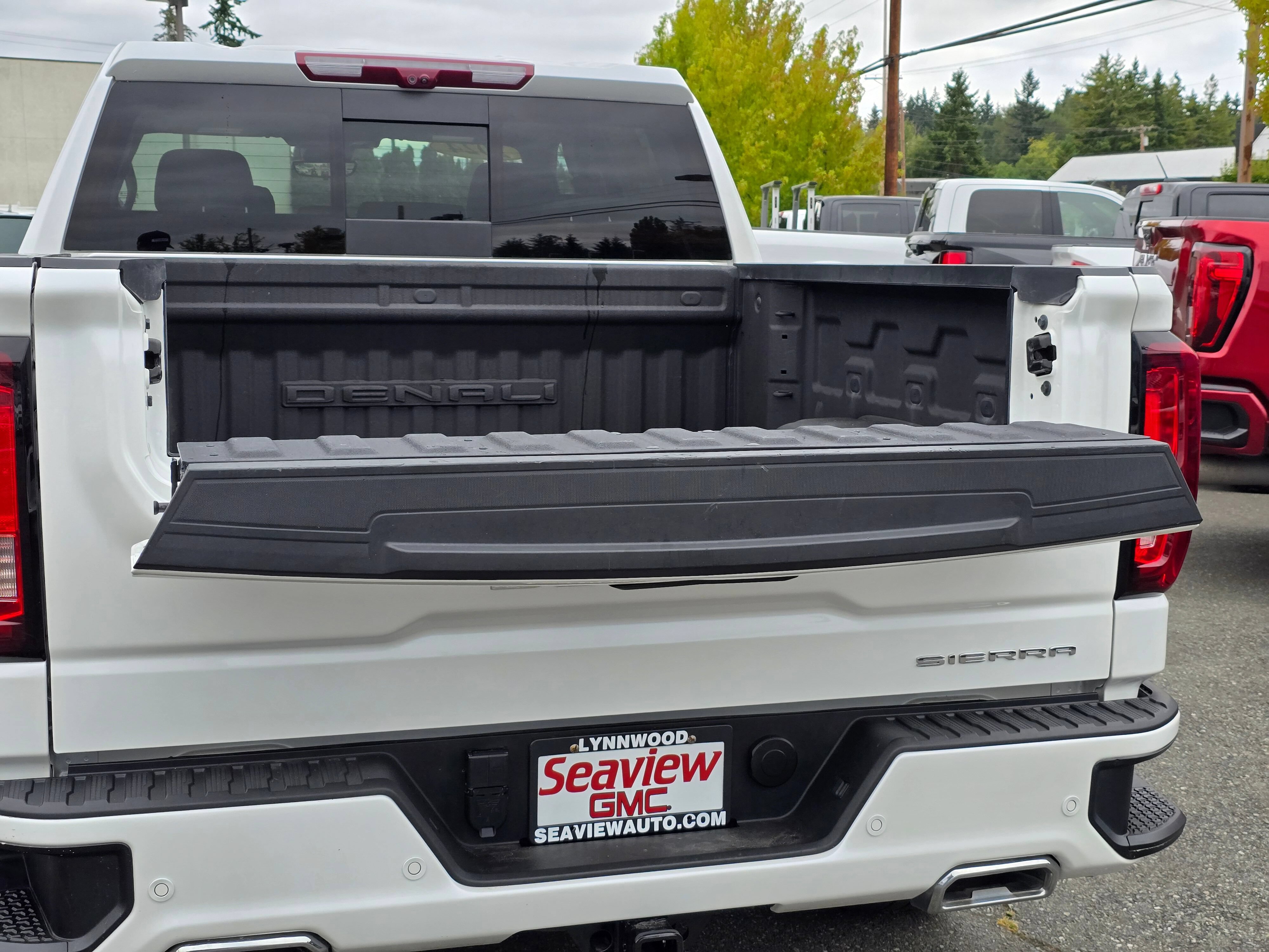 Used 2024 GMC Sierra 1500 Denali w/ Denali Reserve Package AWD/4WD image 15
