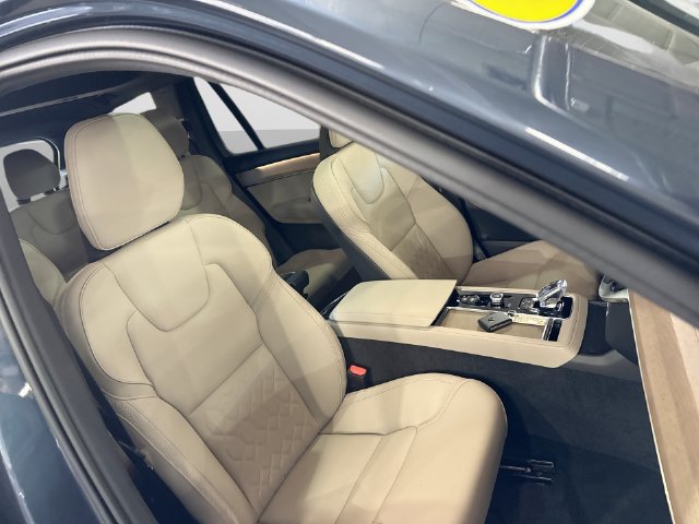 Certified 2026 Volvo XC90 B6 Plus AWD/4WD image 31