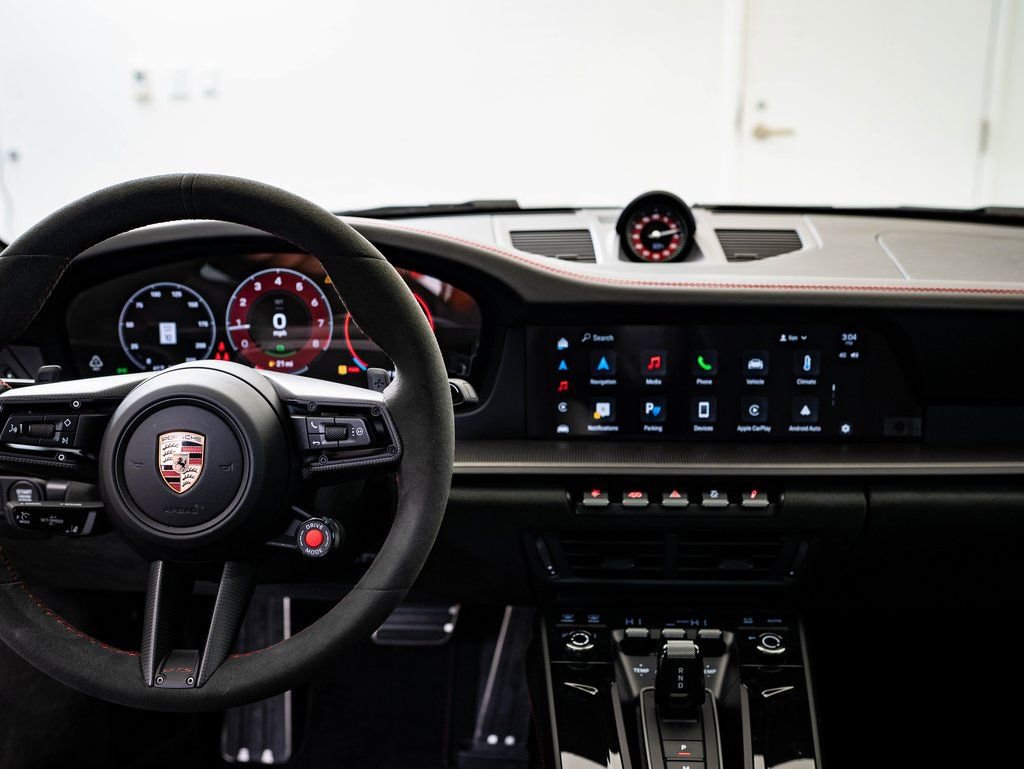 Certified 2025 Porsche 911 Carrera GTS RWD image 31