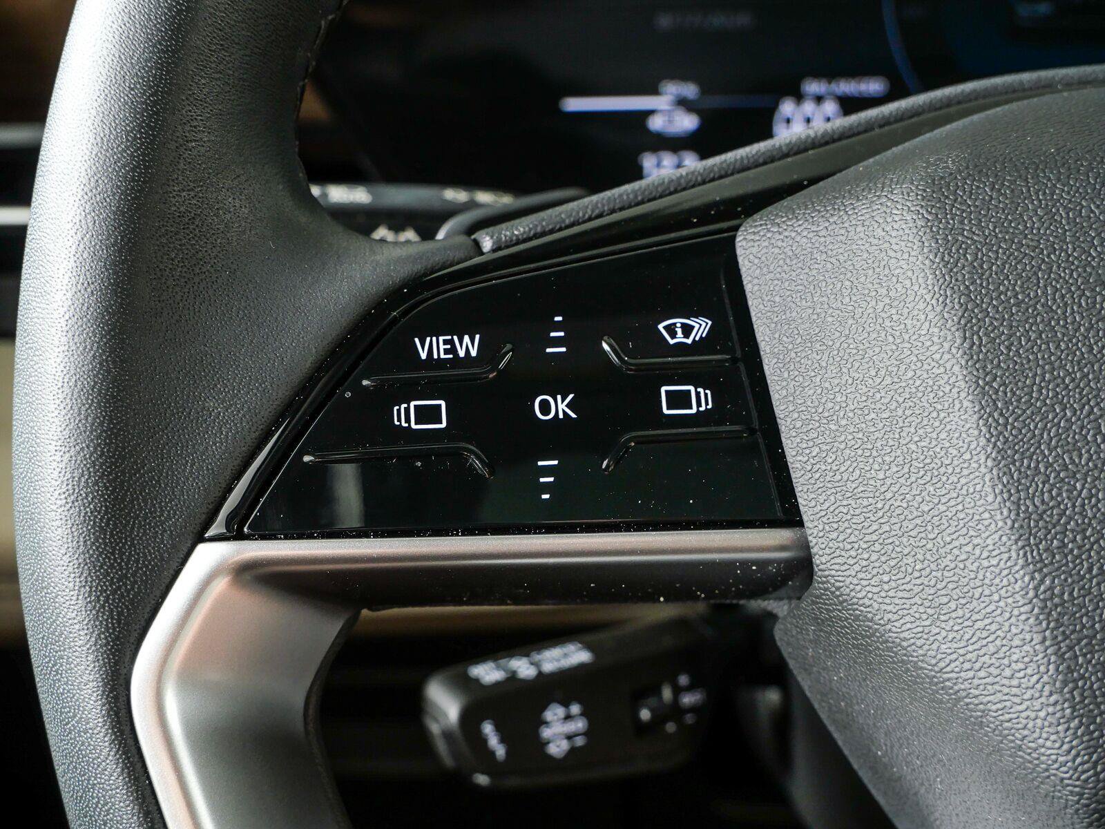 Used 2025 Audi Q6 e-tron Premium Plus w/ Premium Plus AWD/4WD image 11