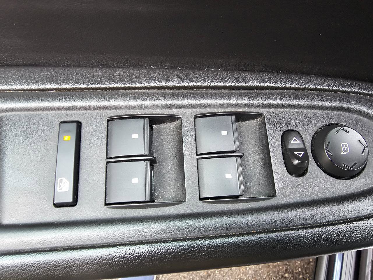 Used 2012 GMC Acadia SLE image 31