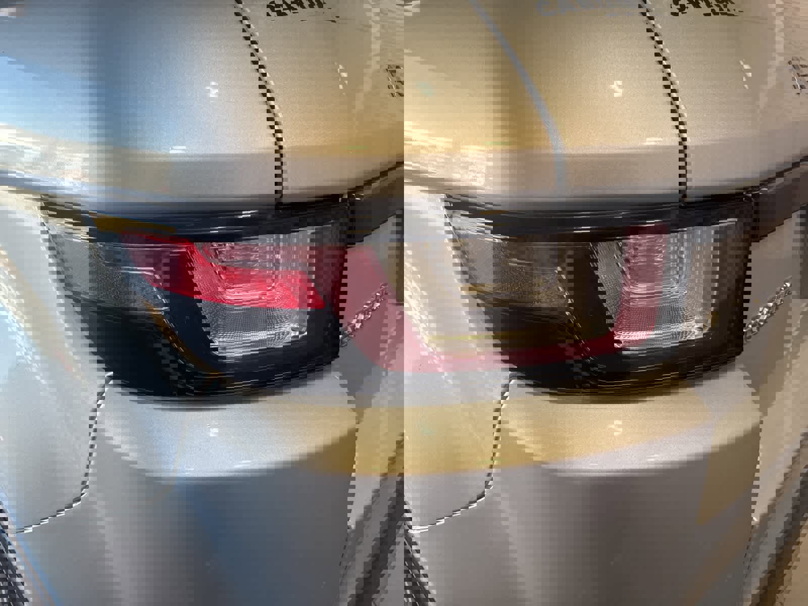 Used 2019 Land Rover Range Rover Evoque SE image 9