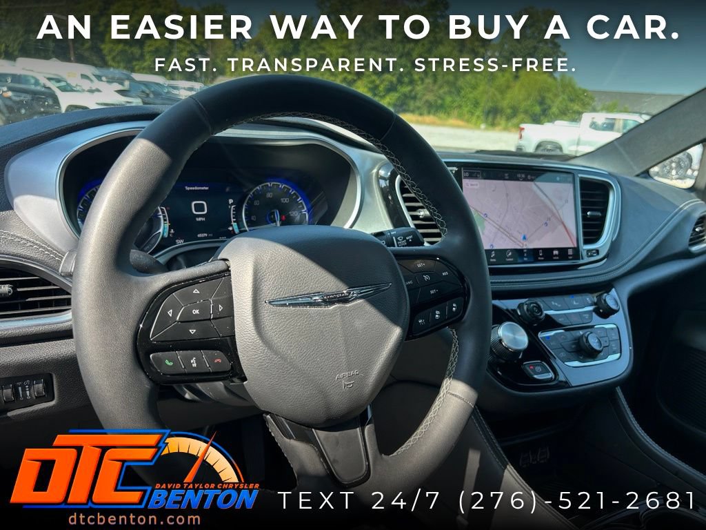 Used 2025 Chrysler Pacifica Limited FWD image 11