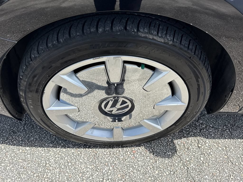 Used 2013 Volkswagen Beetle Turbo FWD image 12