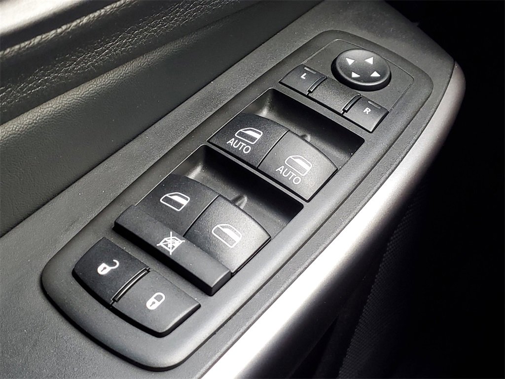 Used 2021 Jeep Cherokee Latitude Lux w/ Comfort/Convenience Group image 17