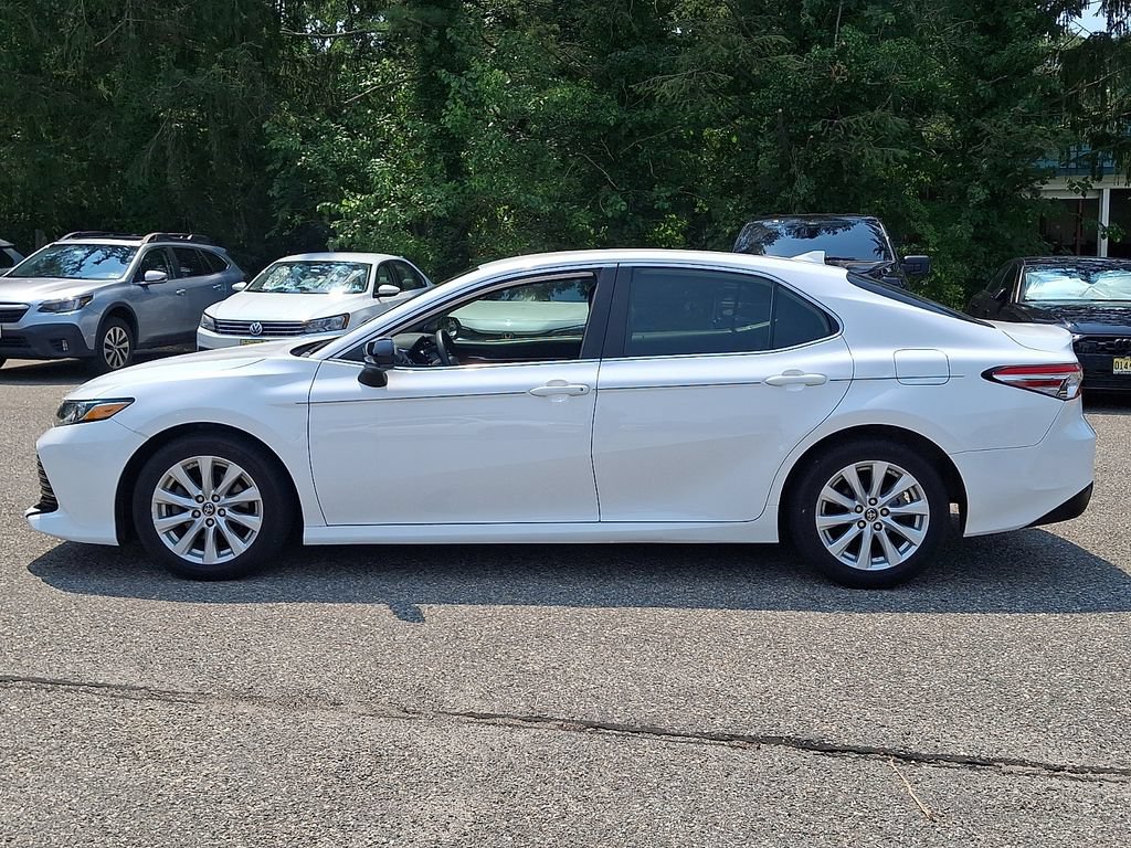 Used 2019 Toyota Camry LE FWD image 5