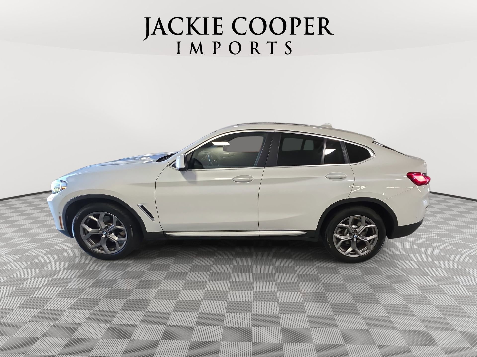 Used 2024 BMW X4 xDrive30i w/ Parking Assistance Package AWD/4WD image 8