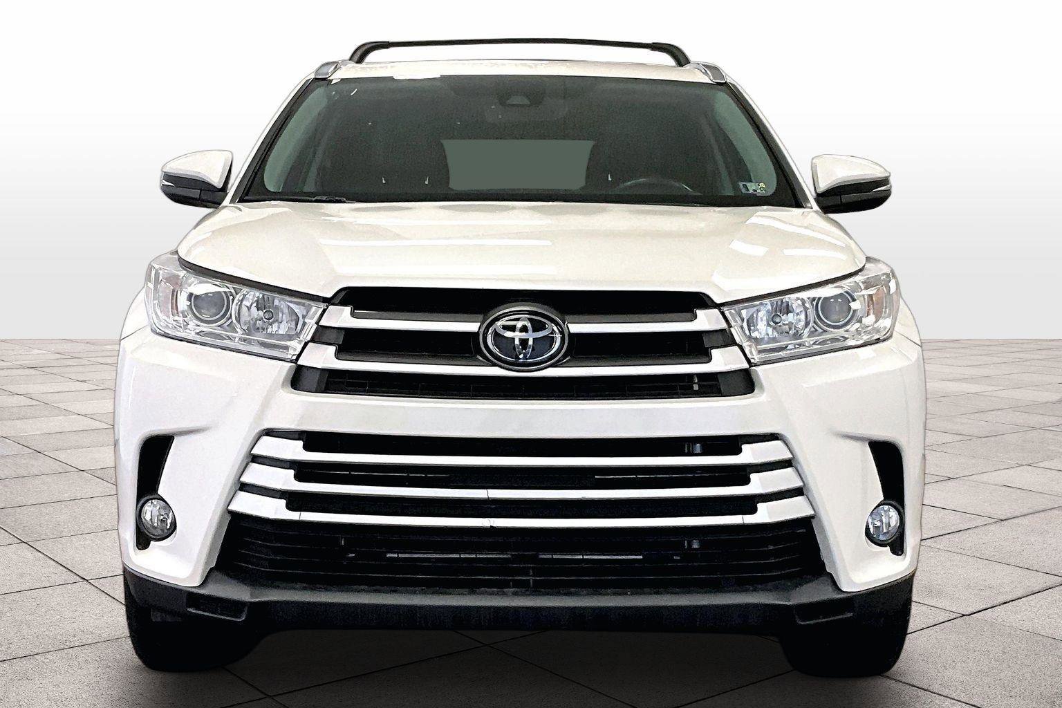 Used 2019 Toyota Highlander XLE image 3