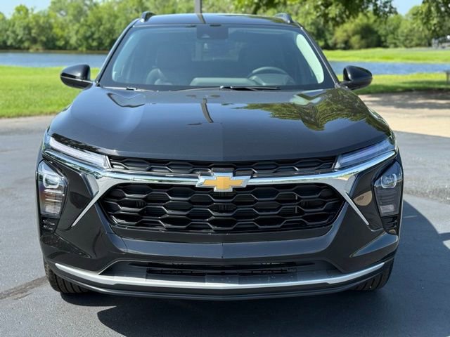 New 2025 Chevrolet Trax LT w/ Driver Confidence Package image 2