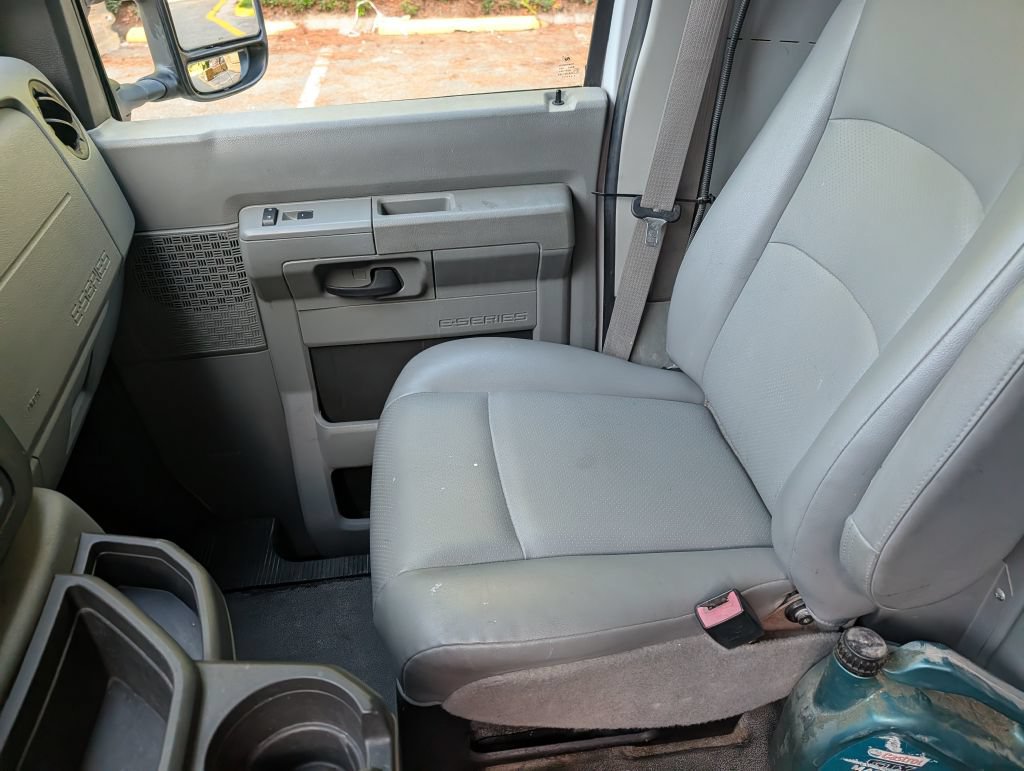 Used 2014 Ford E-250 and Econoline 250 Extended w/ Power Group RWD image 15