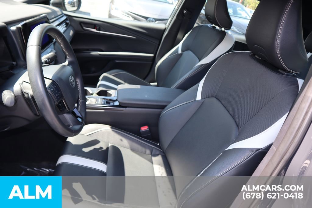 Used 2025 Toyota Camry SE image 11