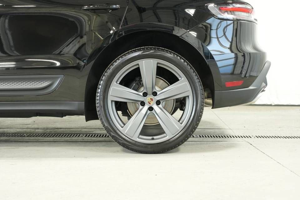 Certified 2026 Porsche Macan AWD/4WD image 43