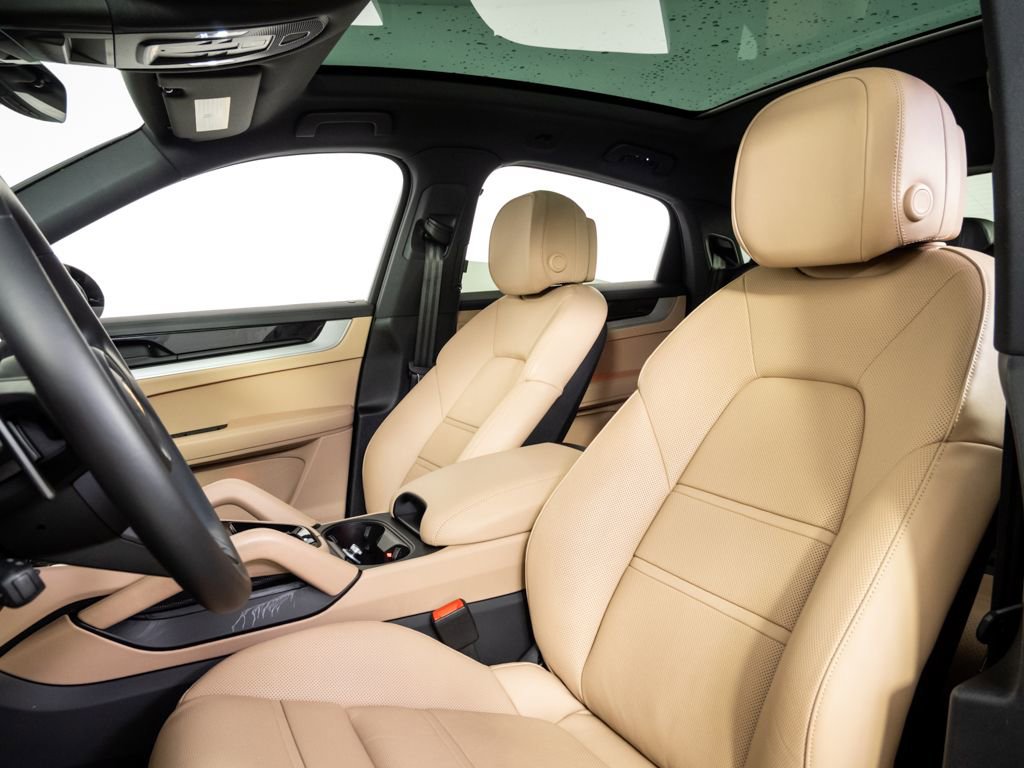 Certified 2024 Porsche Cayenne Base image 5