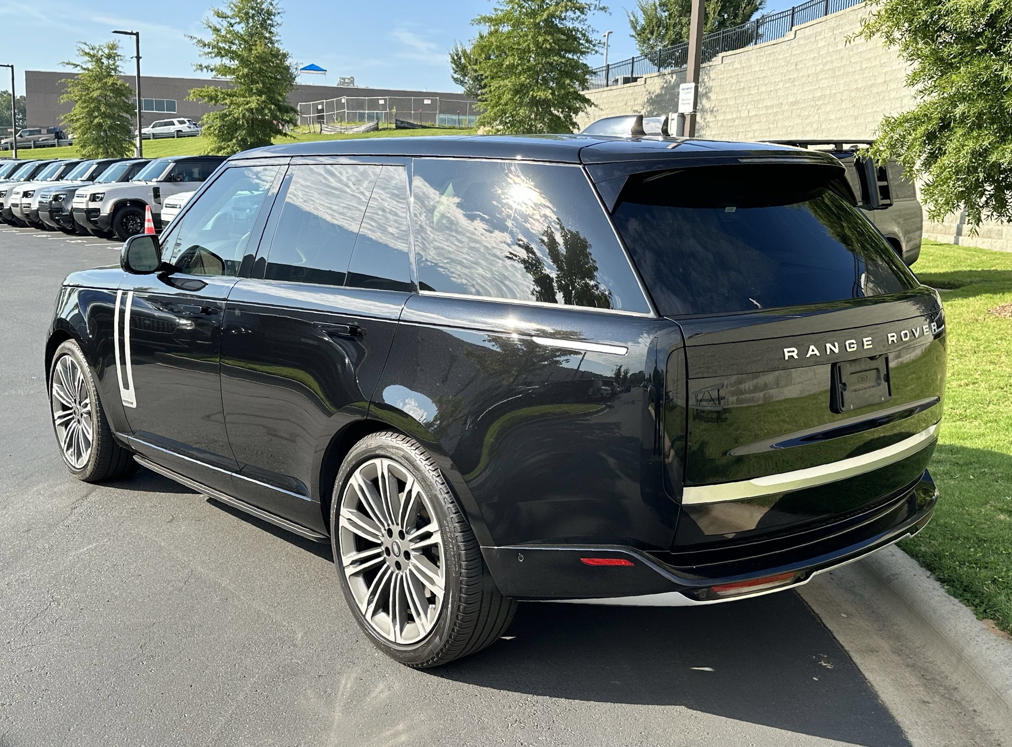 Certified 2024 Land Rover Range Rover Autobiography AWD/4WD image 4