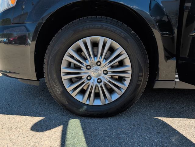 Used 2016 Chrysler Town & Country Touring-L FWD image 33