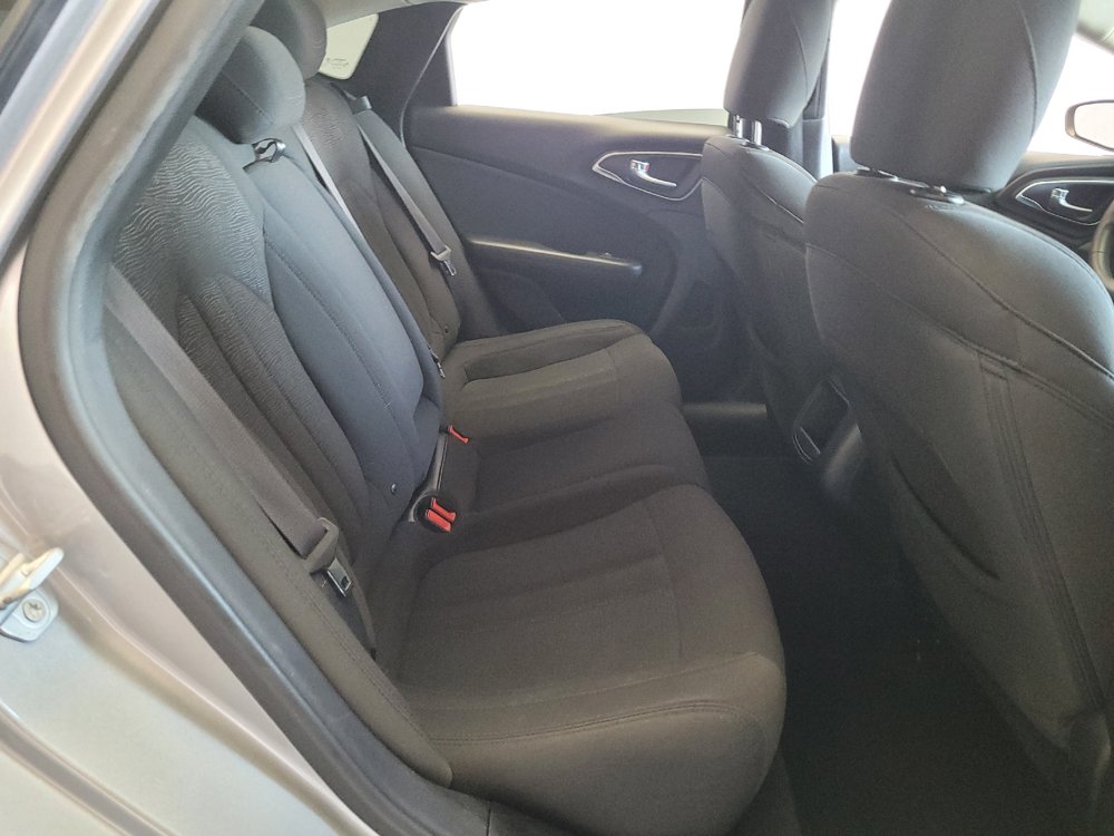 Used 2015 Chrysler 200 Limited FWD image 19