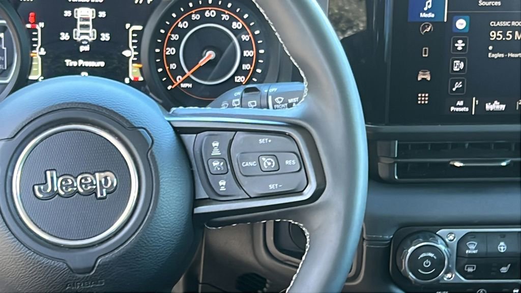 Used 2025 Jeep Wrangler Unlimited Rubicon w/ Convenience Group image 27