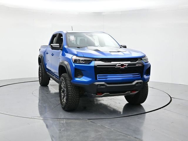Used 2024 Chevrolet Colorado ZR2 w/ Technology Package AWD/4WD image 4