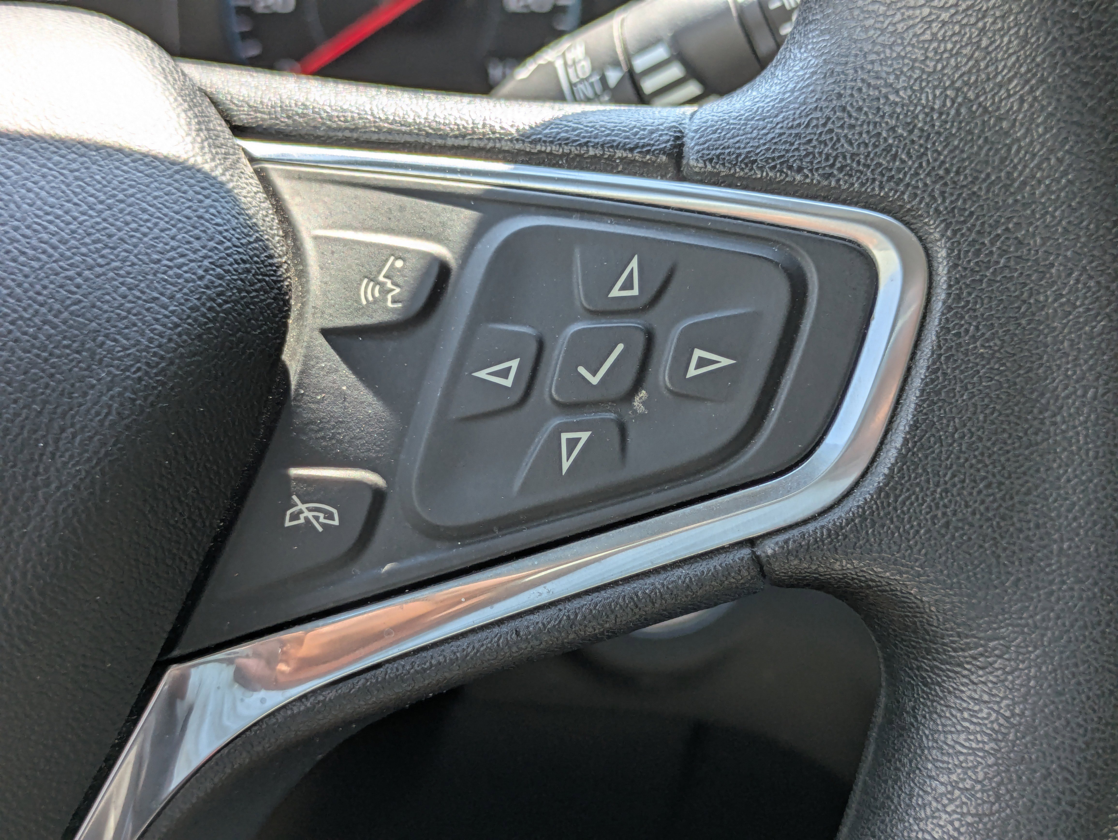 Used 2018 Chevrolet Equinox LS FWD image 30