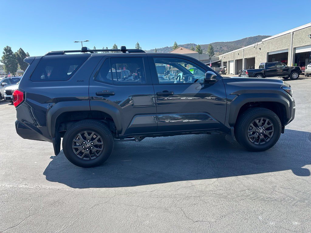 Used 2025 Toyota 4Runner SR5 AWD/4WD image 5