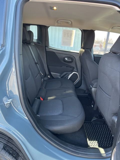 Used 2017 Jeep Renegade Latitude w/ Popular Equipment Group AWD/4WD image 32