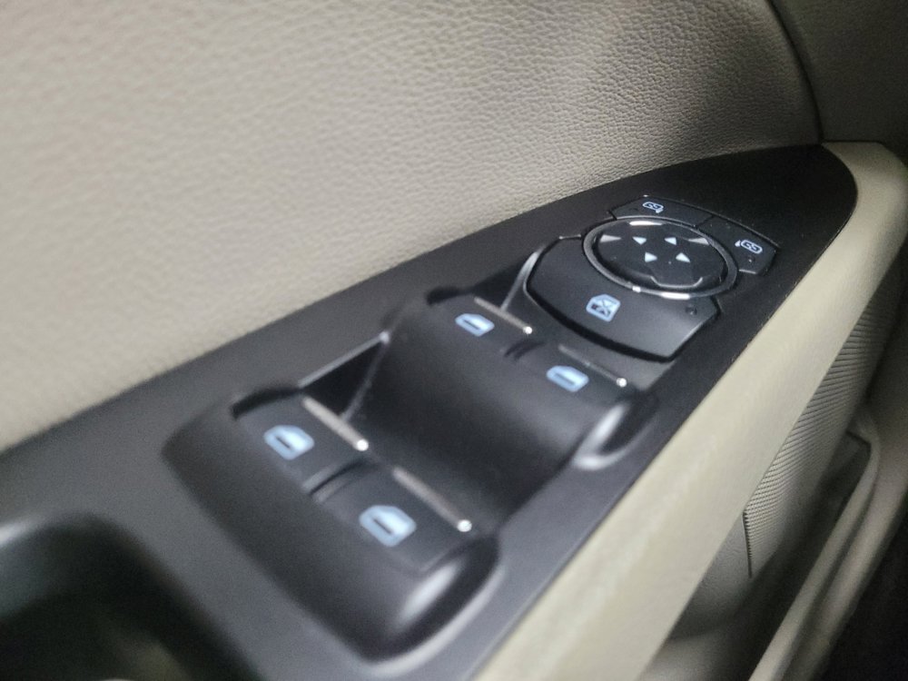 Used 2018 Ford Fusion SE w/ Fusion SE Technology Package FWD image 27