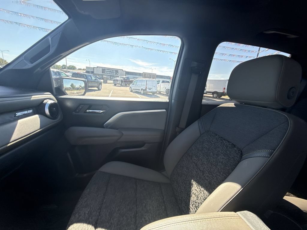 Used 2024 Chevrolet Colorado ZR2 AWD/4WD image 31
