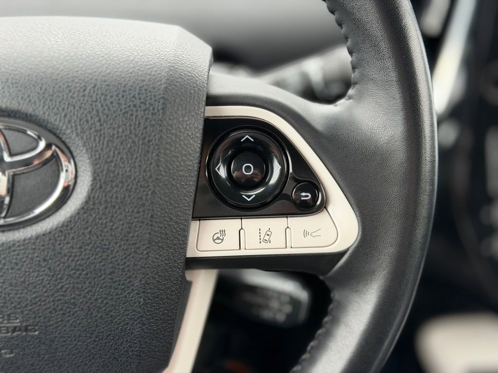 Used 2017 Toyota Prius Prime Advanced image 9