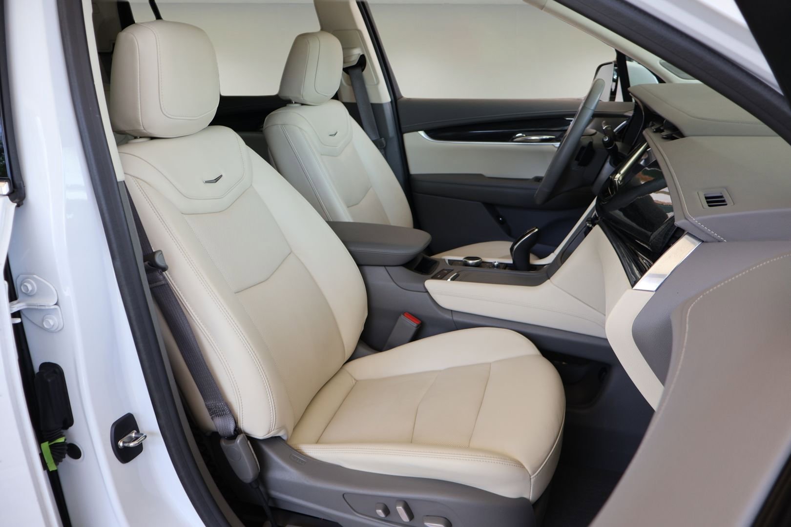 Used 2022 Cadillac XT6 Premium Luxury w/ Technology Package image 21