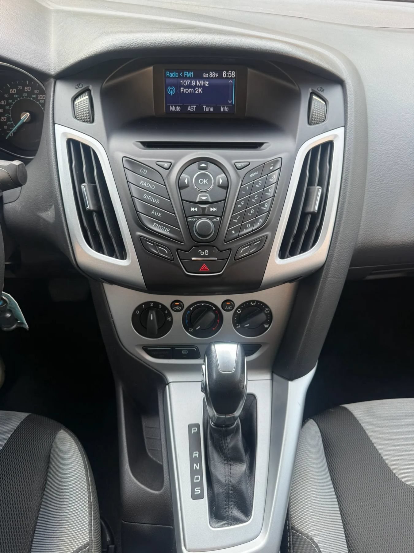 Used 2012 Ford Focus SE FWD image 11