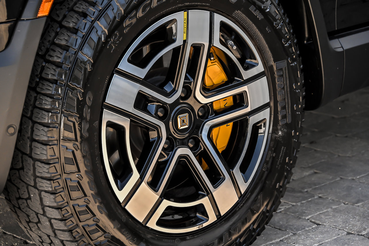 Used 2023 Rivian R1S Adventure AWD/4WD image 8