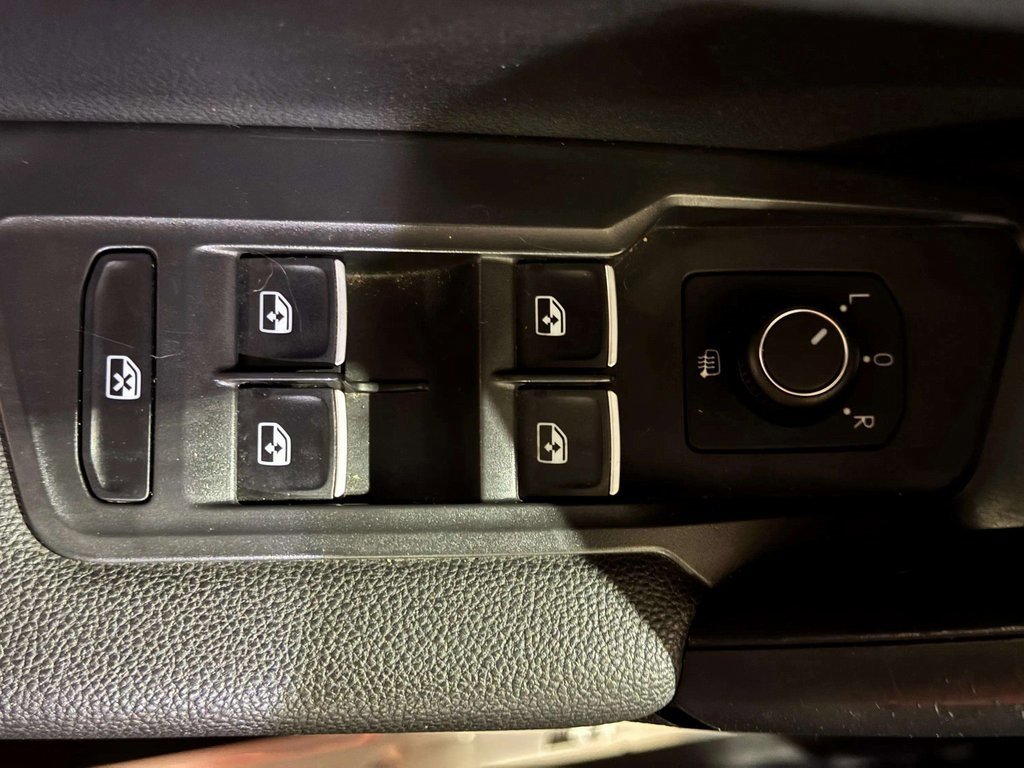 Used 2019 Volkswagen Tiguan SEL R-Line image 8