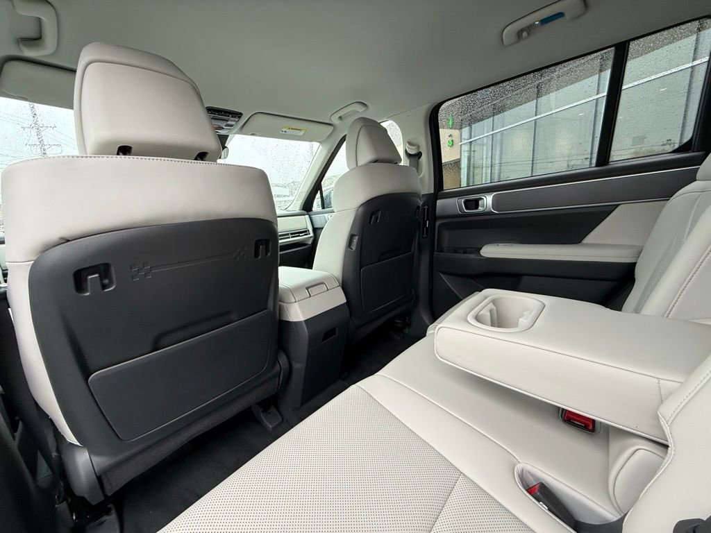Certified 2025 Hyundai Santa Fe SEL image 17