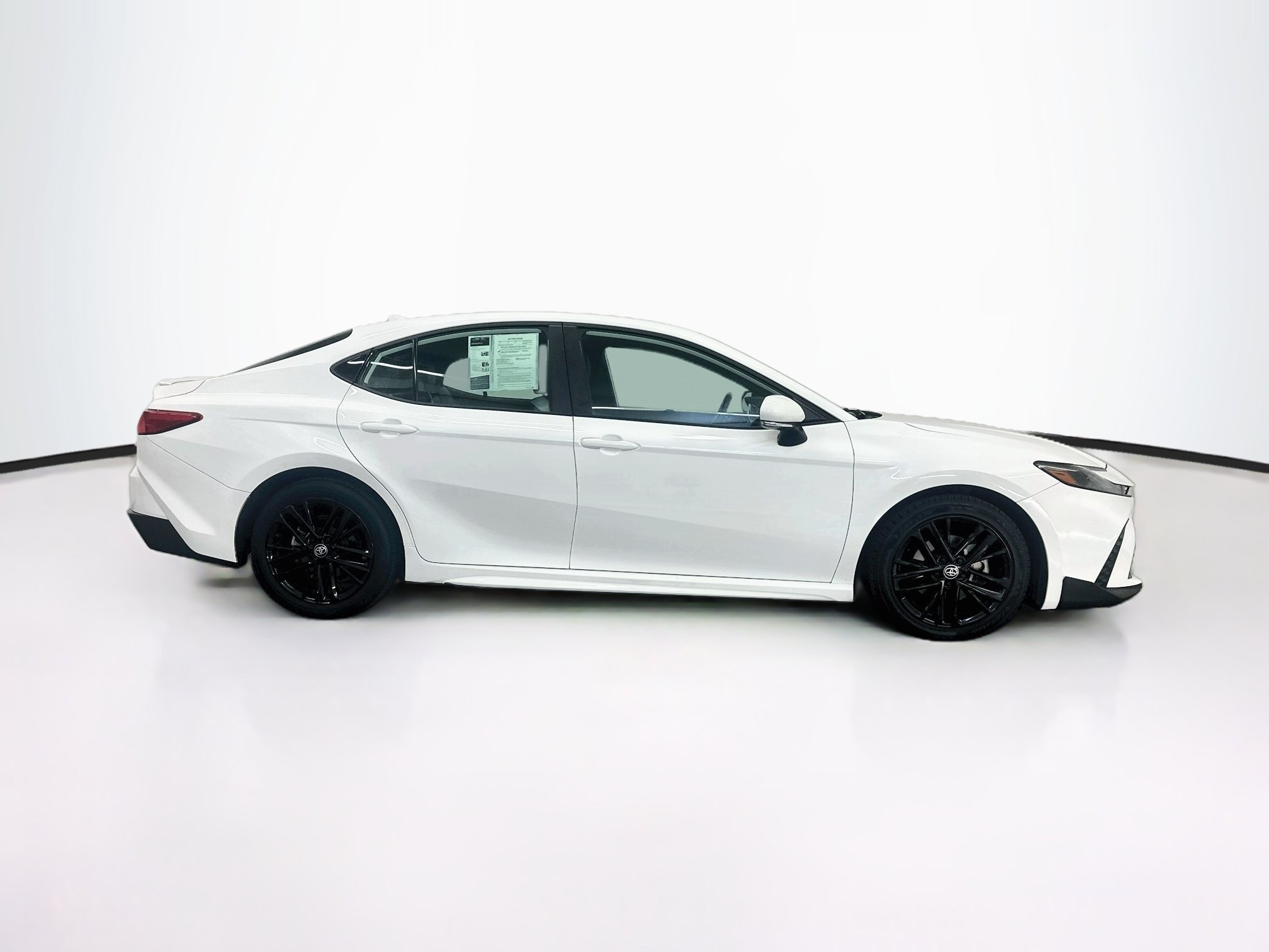 Used 2025 Toyota Camry SE FWD image 10