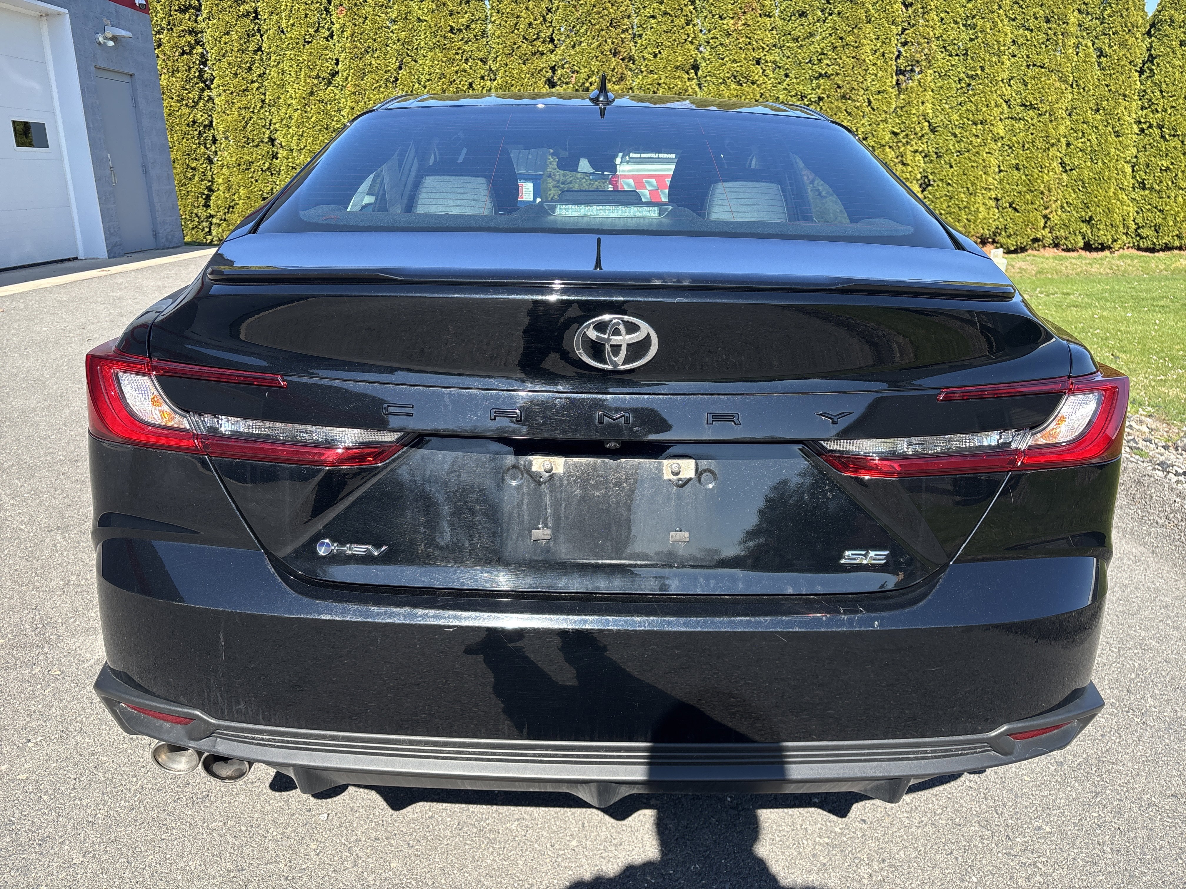 Used 2025 Toyota Camry SE image 4