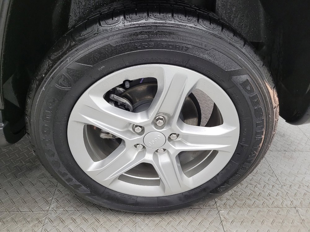 Used 2024 Jeep Compass Latitude image 31