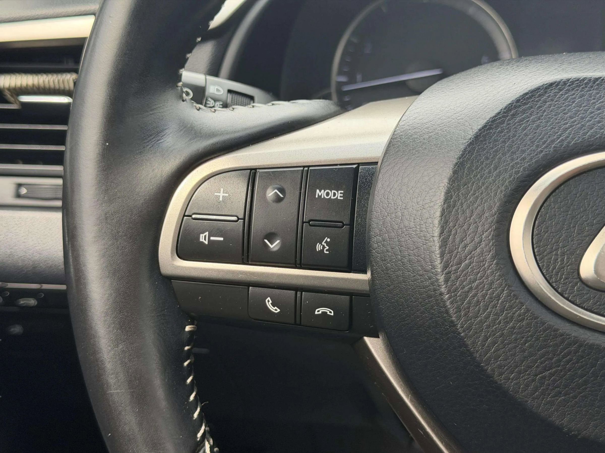 Used 2018 Lexus RX 350L AWD image 32