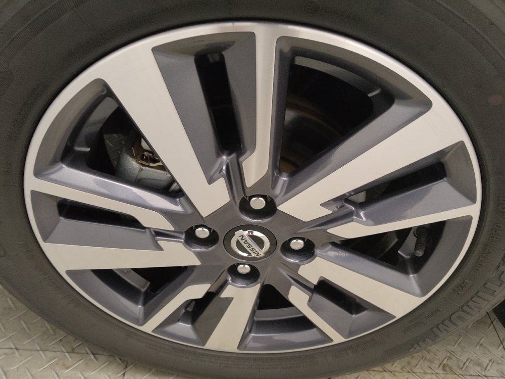 Used 2020 Nissan Versa SV FWD image 31