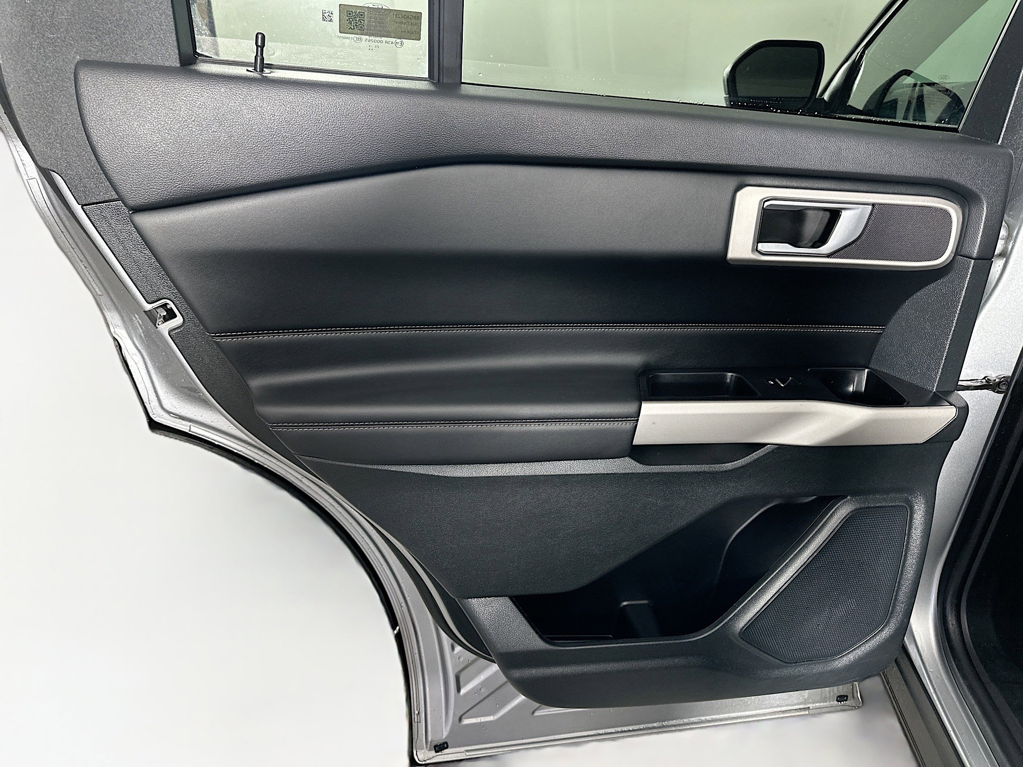 Used 2024 Ford Explorer XLT w/ Equipment Group 202A image 26