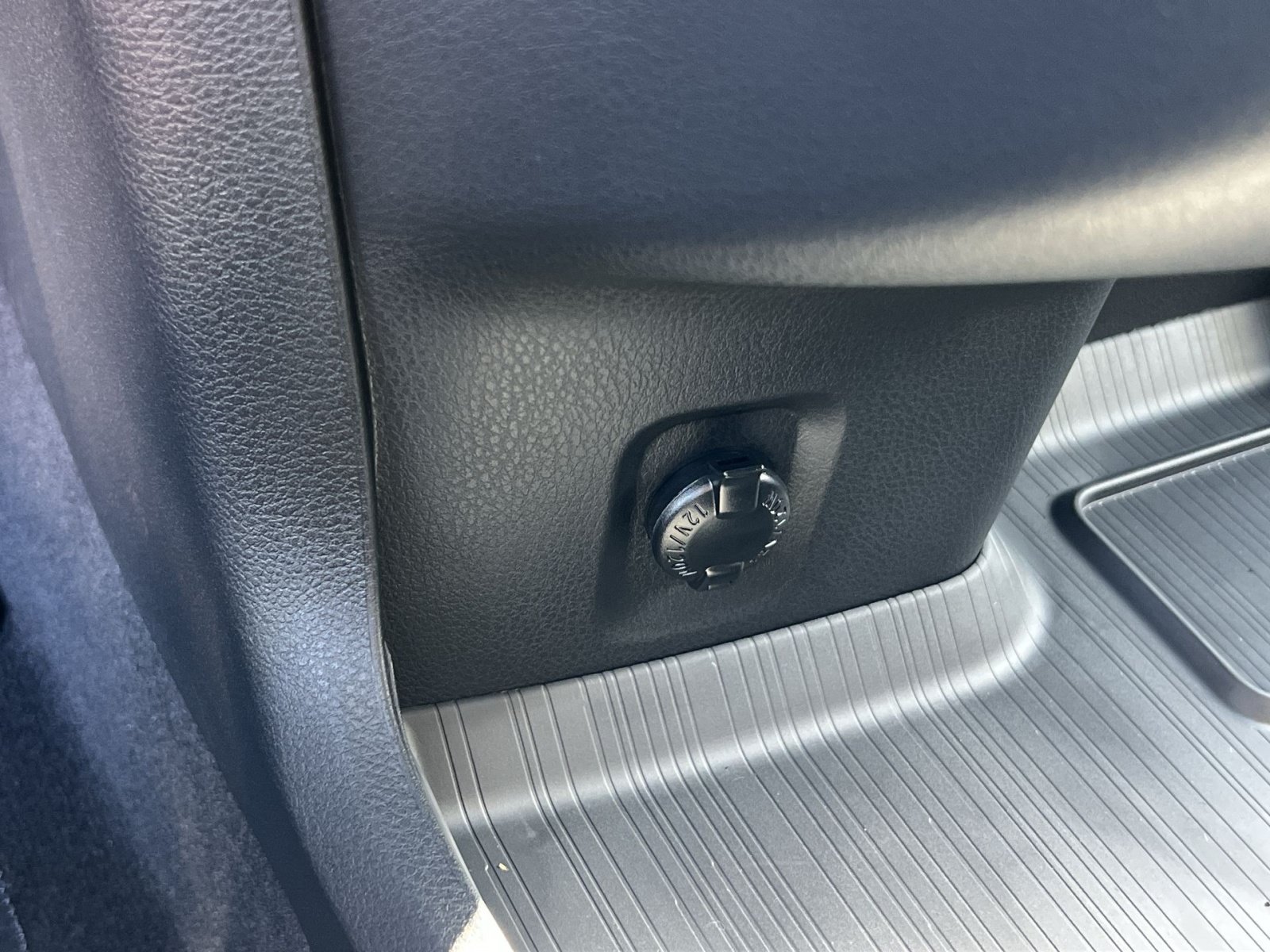New 2026 Toyota Sienna LE FWD image 25