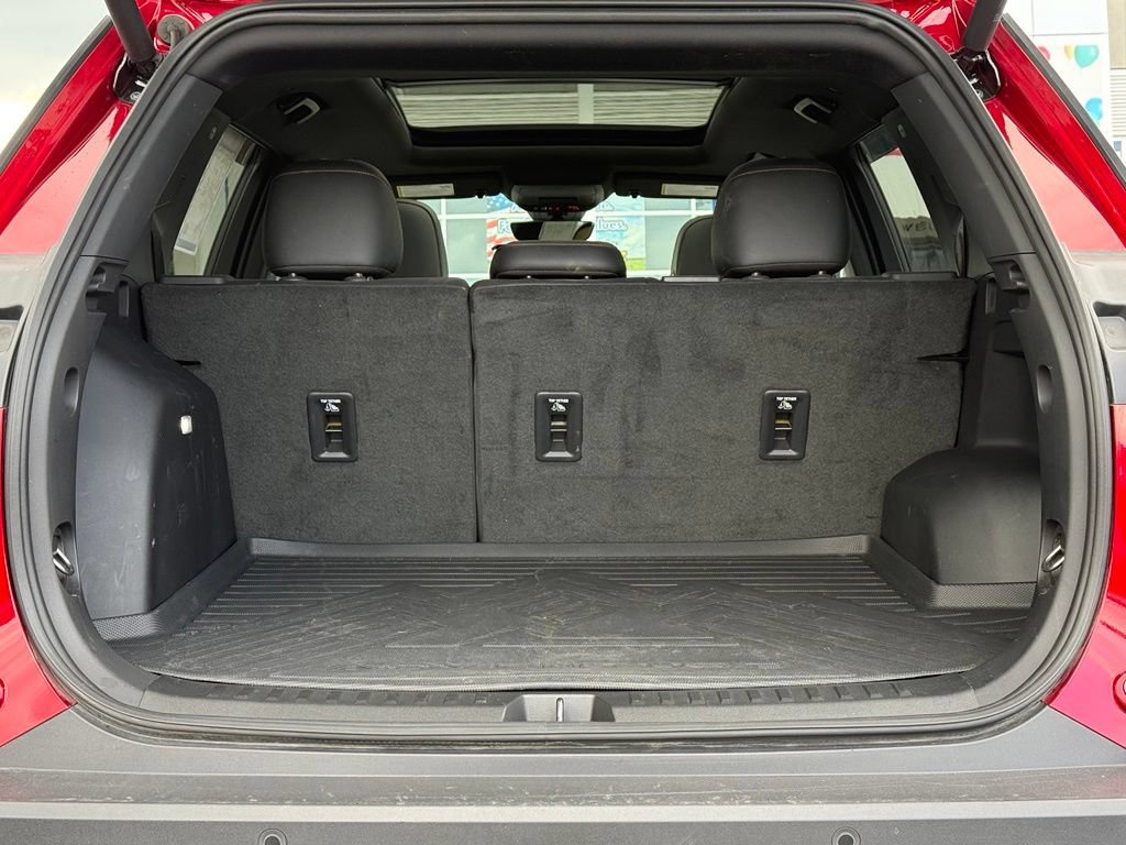 Used 2025 Chevrolet Equinox ACTIV w/ Safety and Technology Package AWD/4WD image 27