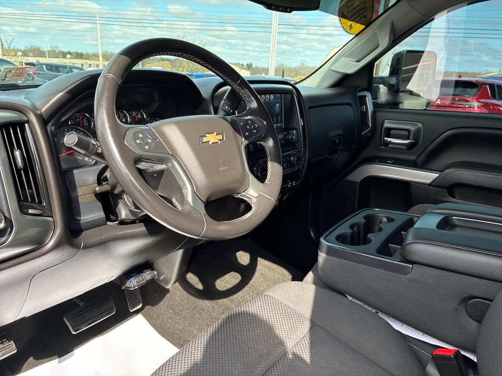 Used 2018 Chevrolet Silverado 1500 LT w/ Midnight Edition image 15
