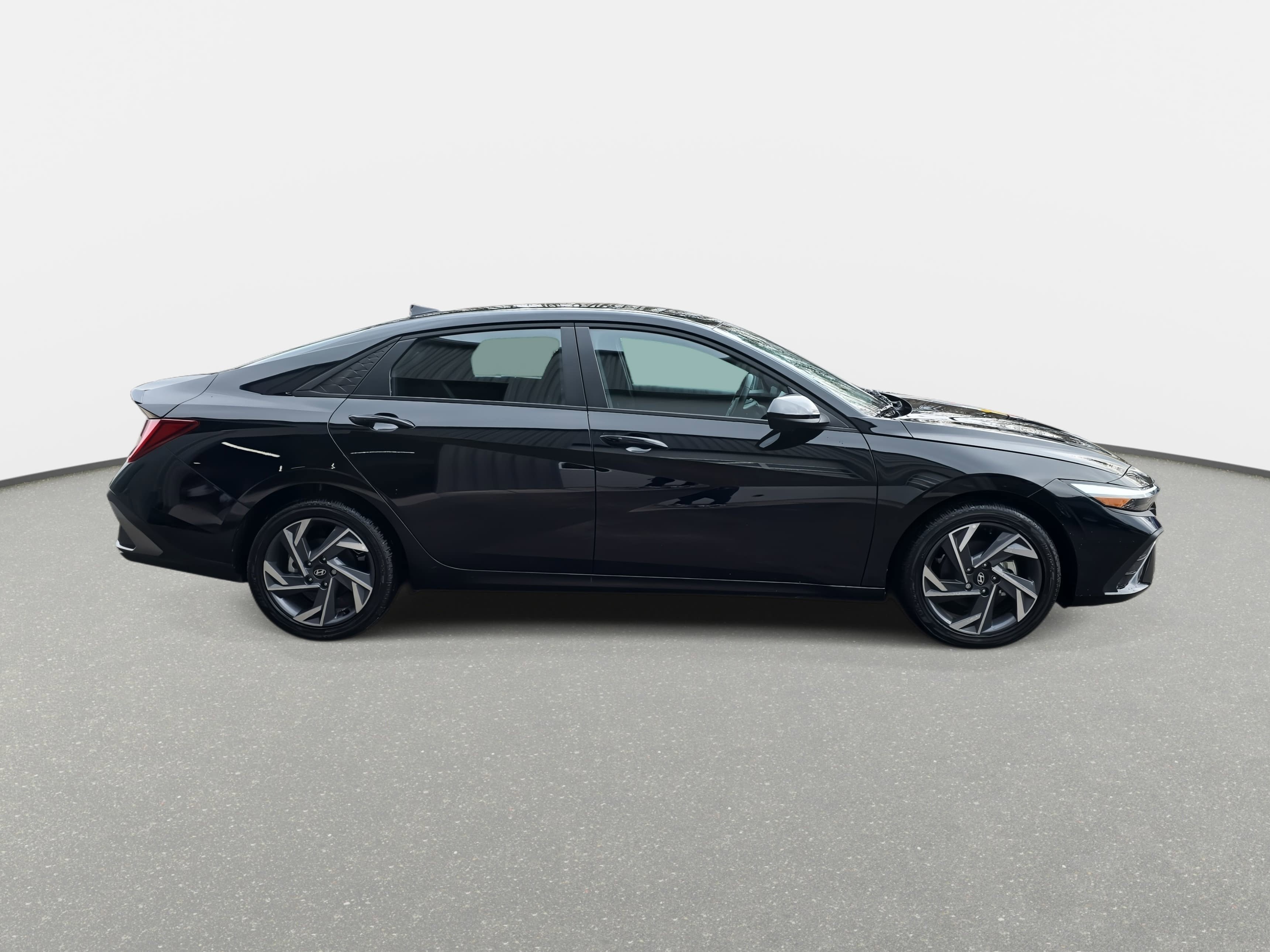 Certified 2025 Hyundai Elantra SEL FWD image 4